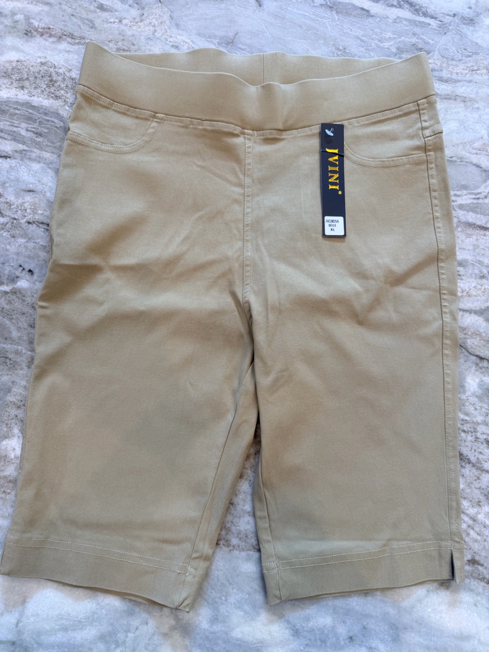 NWT JVINI XL Beige Pull On Stretch Bermuda Shorts Pockets